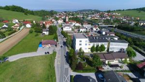 +áMARJE DJI_0001.MP4_snapshot_01.09_[2017.05.06_16.57.51]